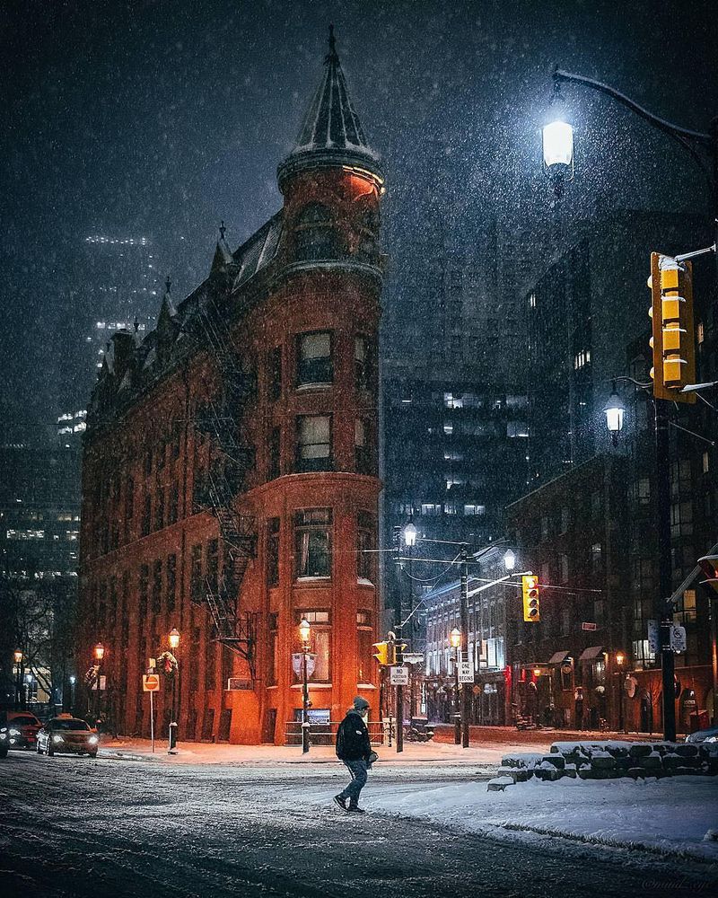 image: Soon ❄️. . . #toronto #streetsoftoronto #streetshared #agameoftones #6ixwalks #imagesofcanada #way2ill #urbangathering #cbviews #curiocityTO #theimaged #rsa_streetview #WHPseasons #depthsofearth #urbanandstreet #cityscape #Citykillerz #createcommune #s by mindzeye