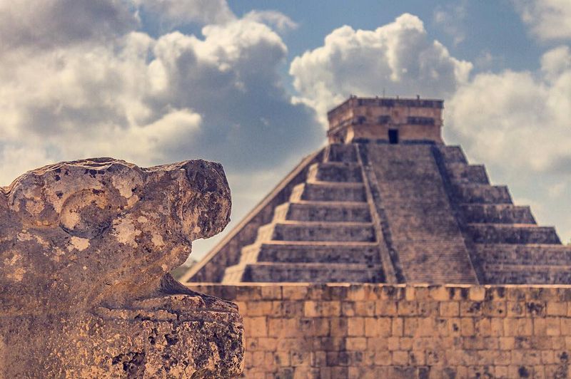 image: Love this magic place, full of awesome history and mayan culture!.....#chichenitza #yucatan #pasionxmexico #mexicotravel #mexicoinmypocket #mexicodesconocido #architecturephotography #ig_mexico #ig_travel #travel #travelgram #travelawesome #beautiful by majolophoto