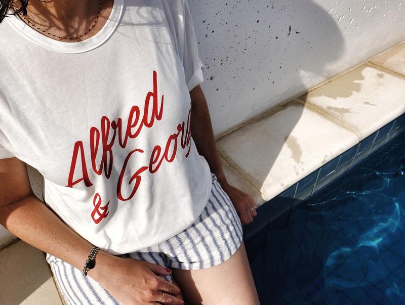 image: / Histoire d'amour / Alfred & Georges ❤️ thanks @balzacparis pour ce teeshirt littéraire canon ! #balzacparis short #leonandharper #mespetitespaillettes #swimmingpool #xt2 pic by @deedeeparis by mespetitespaillettes