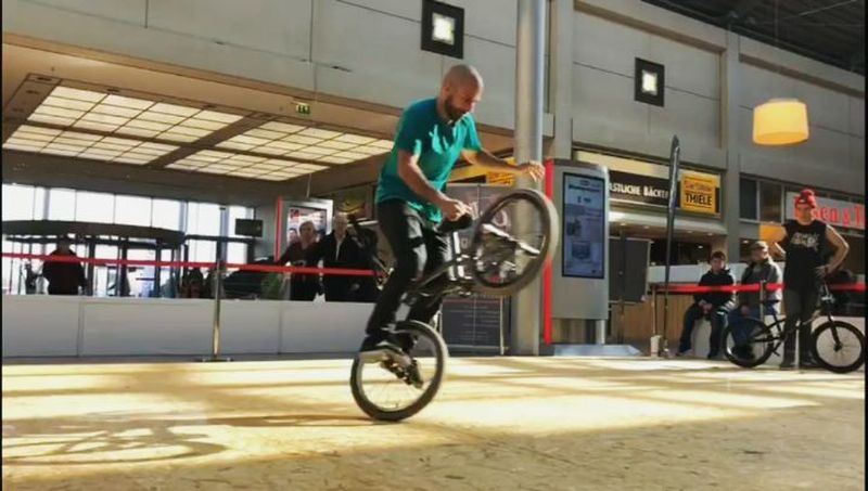 image: Another combo from Fight The Winter training sesh. Thanks again @erikhogers for filming!#flatland #bmx#bmxflatland #rideordie #fightthewinter2018 #bicycle by moya_flat