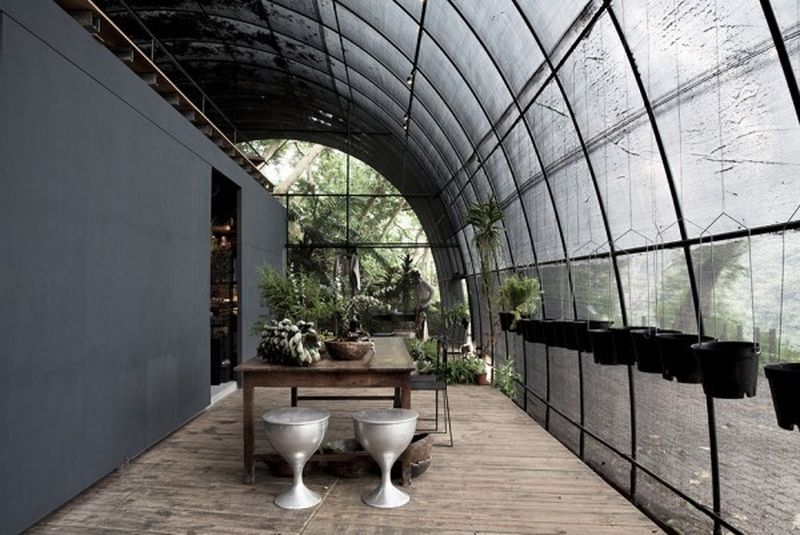 image: Siu Siu Net House is a Sensory Subtropical Retreat by availableviridian
