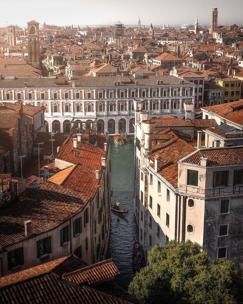 image: Venetian......#italy #artofvisuals #Hypebeast #hbouthere #rsa_streetview #weekly_feature #streetleaks #igworldclub #visualambassadors #eclectic_shotz #Livefolk #louvre #venice #ourmoodydays #superhubs #hubsunited #global_hotshotz #cbviews #ig by mindzeye