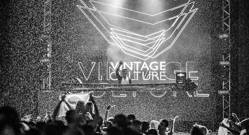 image: #dj#vintageculture#festival#incredible#mainstage#putyourhandsup#vibe#love#vibeon#united#awesome#dream#dance#music#electronicmusic#edmlife#electronicmusicculture#edmnation#plur#edmfamily#plurvibes#edmlovers#worldedm#liveyourlife#lol by electronicmusicculture