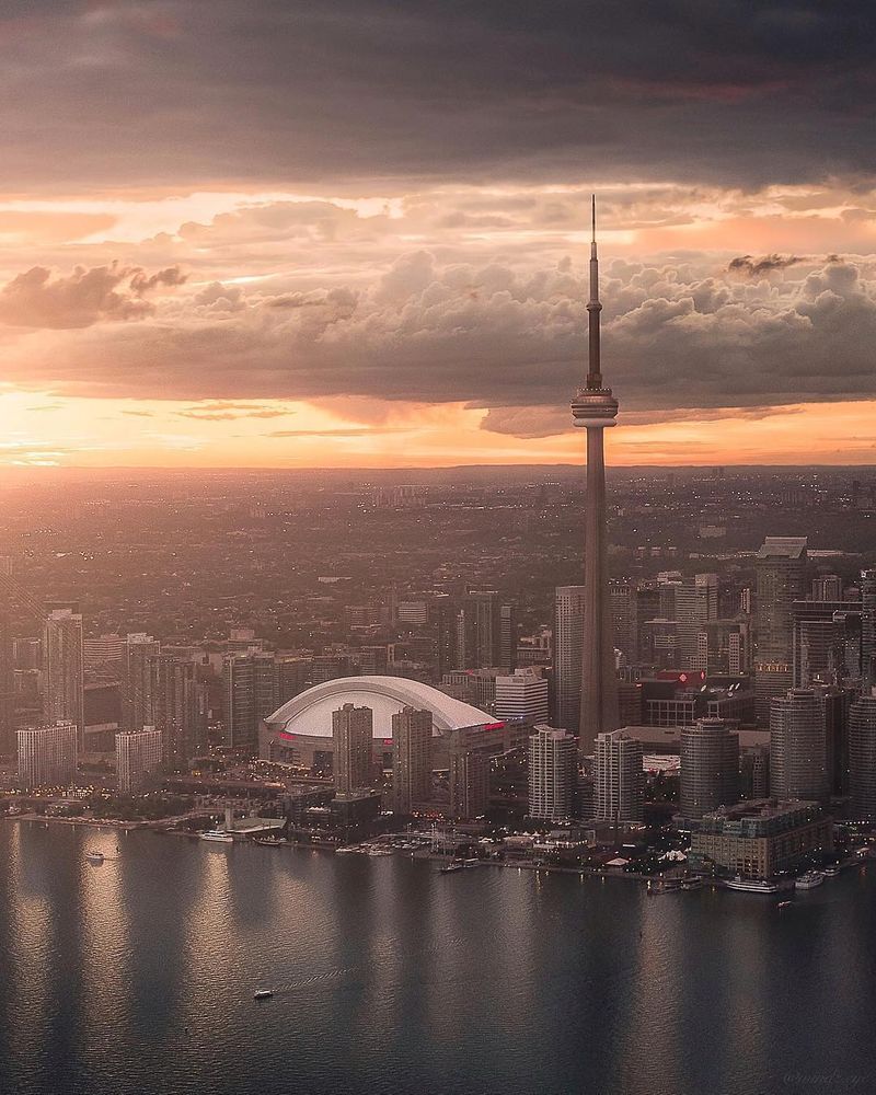 image: Have a great weekend everyone! ... ✈️:@skyhighto#toronto #streetsoftoronto #createcommune #agameoftones #6ixwalks #imagesofcanada #way2ill #master_shots #cbviews #curiocityTO #theimaged #moodygrams #agameoftones #depthsofearth #urbanandstreet #citysca by mindzeye