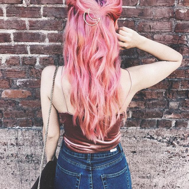 image: Current hair situation 🌹Me preguntáis que como me lo cuido pero soy la peor es cuanto a cuidados del cabello 😅Simplemente no uso calor (ni secador, planchas etc) y hay una mascarilla que en mi opinión es la mejor ever, es de Mercadona de la línea... by renosaurio