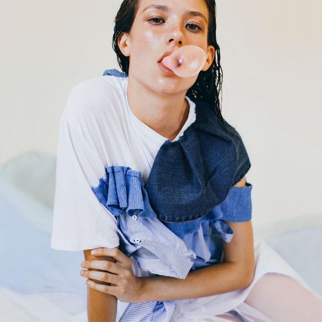 image: ________ Una de mis fotos favoritas del whorkshop con @ied.madrid 💙Estilismo @xavi__reyes / Pelo y maquillaje @kleykafe / modelo @raquelvalleg / fotografía #RosaCopado Y la gran @irmapudor •#iedmadrid #workshop #xavireyes #kleykafe #styled #blue #verano # by rosacopado