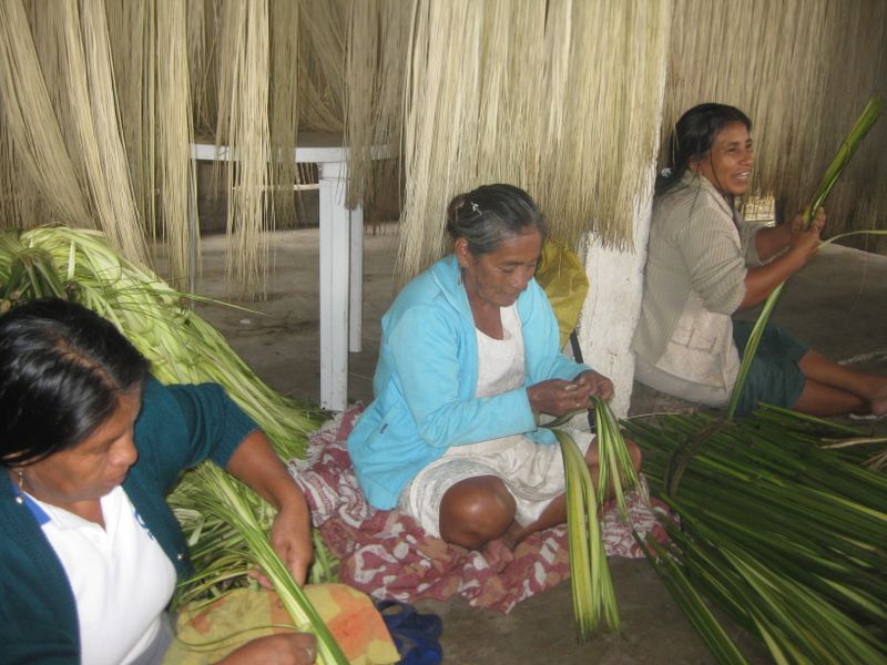 image: Aquí se elaboran las piezas de Veraluna by IntermonOxfam