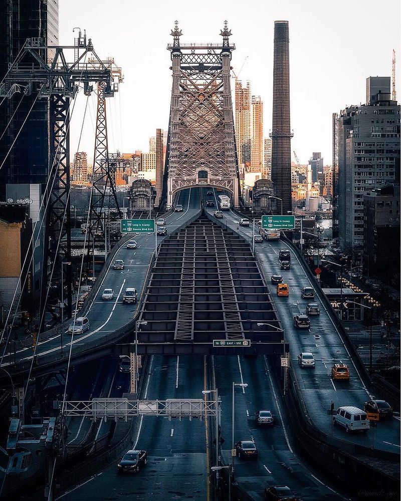image: QB....#newyorkcity #newyork #nyc #manhattan #ig_nycity #lensbible #nikon100 #agameoftones #complex#beautifuldestinations #superhubs #igrefined #thisweekoninstagram #newyork_instagram #weekly_feature #what_i_saw_in_nyc #jaw_dropping_shots #master_ by mindzeye