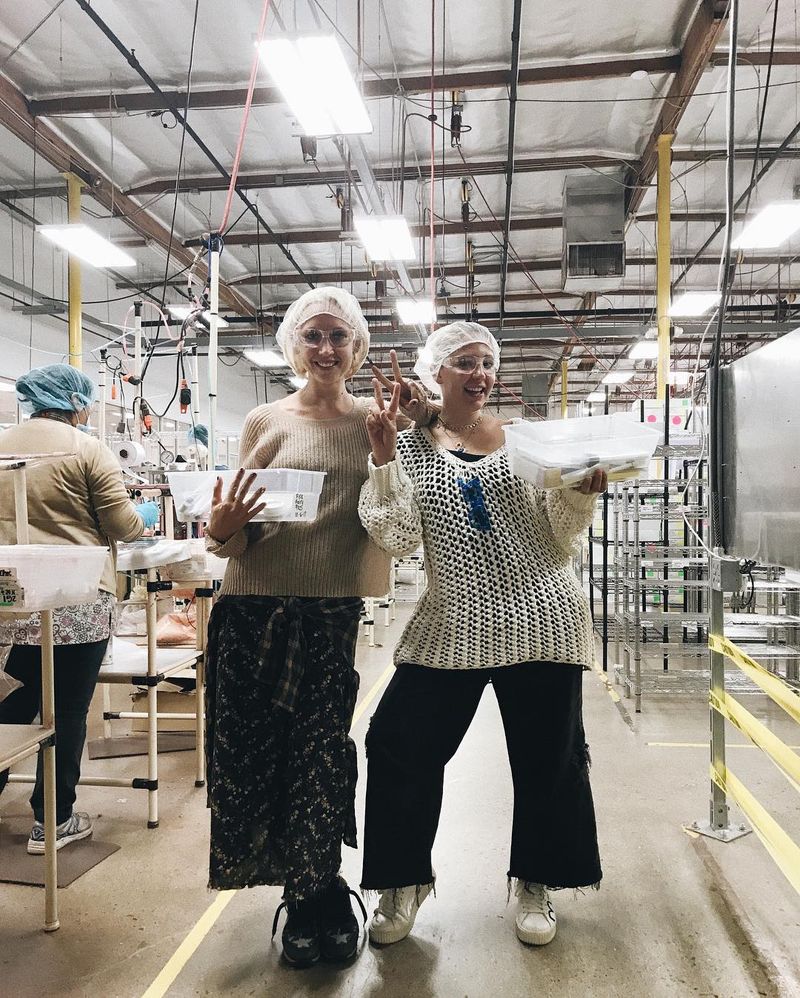 image: Coolest experience at @colourpopcosmetics labs with my sister in crime @sandyarmeni ⚡️ @immbunny @jordynn.wynn thanks for the experience, much love ♥️ by yulia
