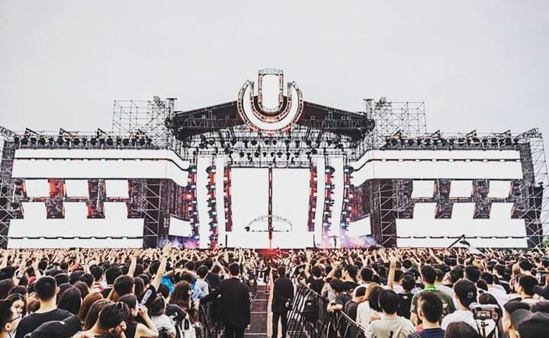 image: #ultra#ultrachina#ultra2017#ultramusicfestival#festival#mainstage#awesome#people#putyourhandsup#vibe#shanghai#vibeon#united#music#electronicmusic#dance#plur#edmlife#edmfamily#electronicmusicculture#edmlovers#liveyourlife#lol by electronicmusicculture