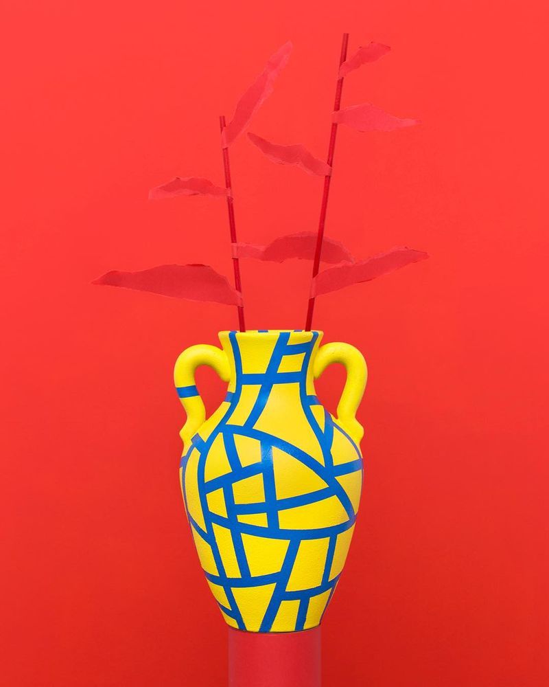 image: Reuse, reduce and recycle ? #mireiaysuscosas #tardesentretenidas -#vase #colormadefrombarcelona #cocolia #handpainted #mireiaruiz #cocoliastudio #colormadefrombarcelona #barcelona #recycled #reusedandrecycled by mireiaysuscosas