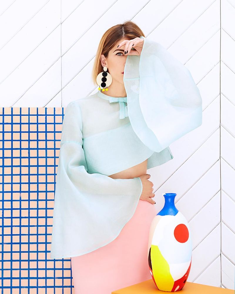 image: Para @veinmagazine #entourage Num. 11 ? #veingirls -Photo @sararierafoto Wearing @mirandaforlydia @lydiadelgado_ Place @cocolia #cocoliastudio -#veinmagazine #mirandaforlydia #lydiadelgado #mireiaysuscosas #cocolia #barcelona #mireiaruiz #colormadefro by mireiaysuscosas